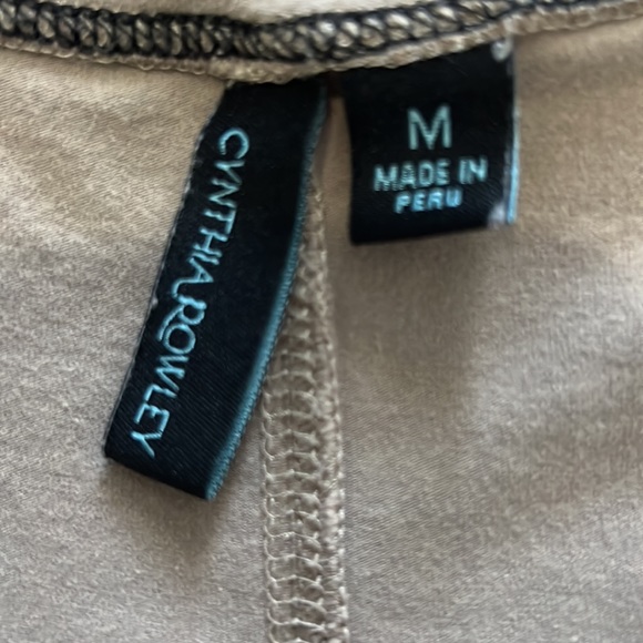 brown v-neck shirt - Picture 4 of 4